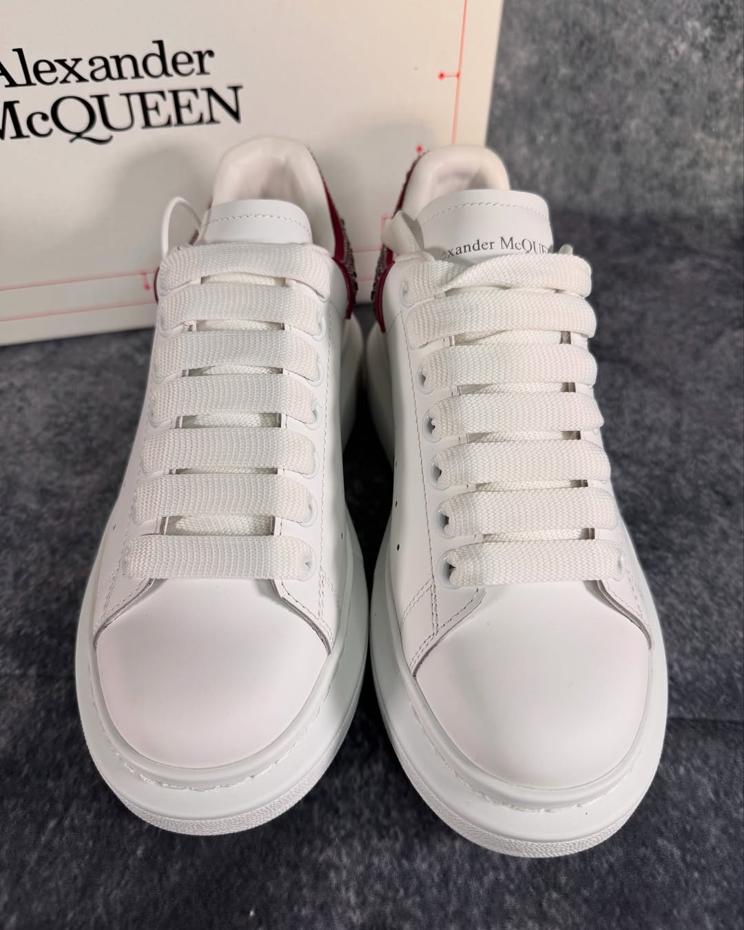 Alexander McQueen Sneakers Kırmızı Taşlı