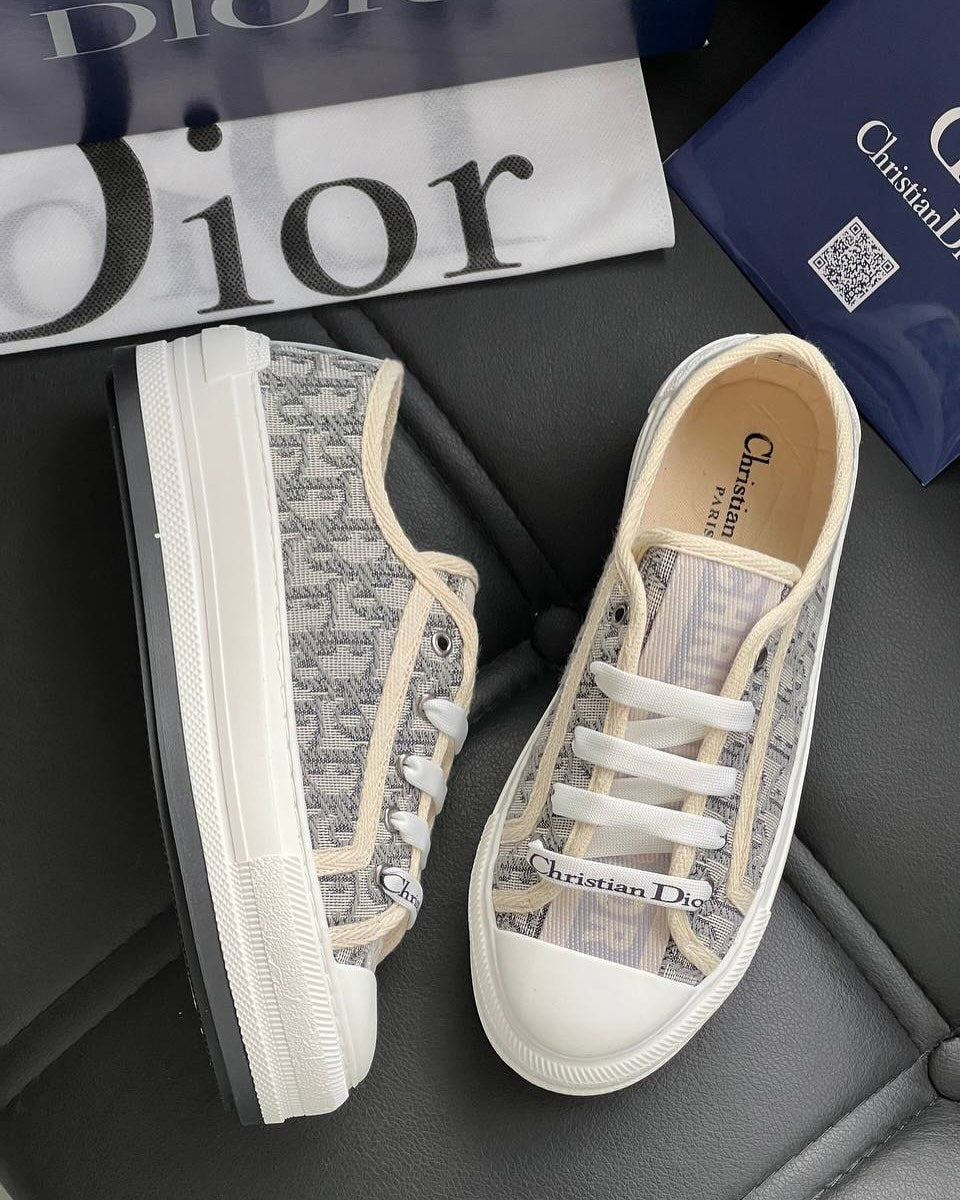 Dior  Pre-Loved Sneakers