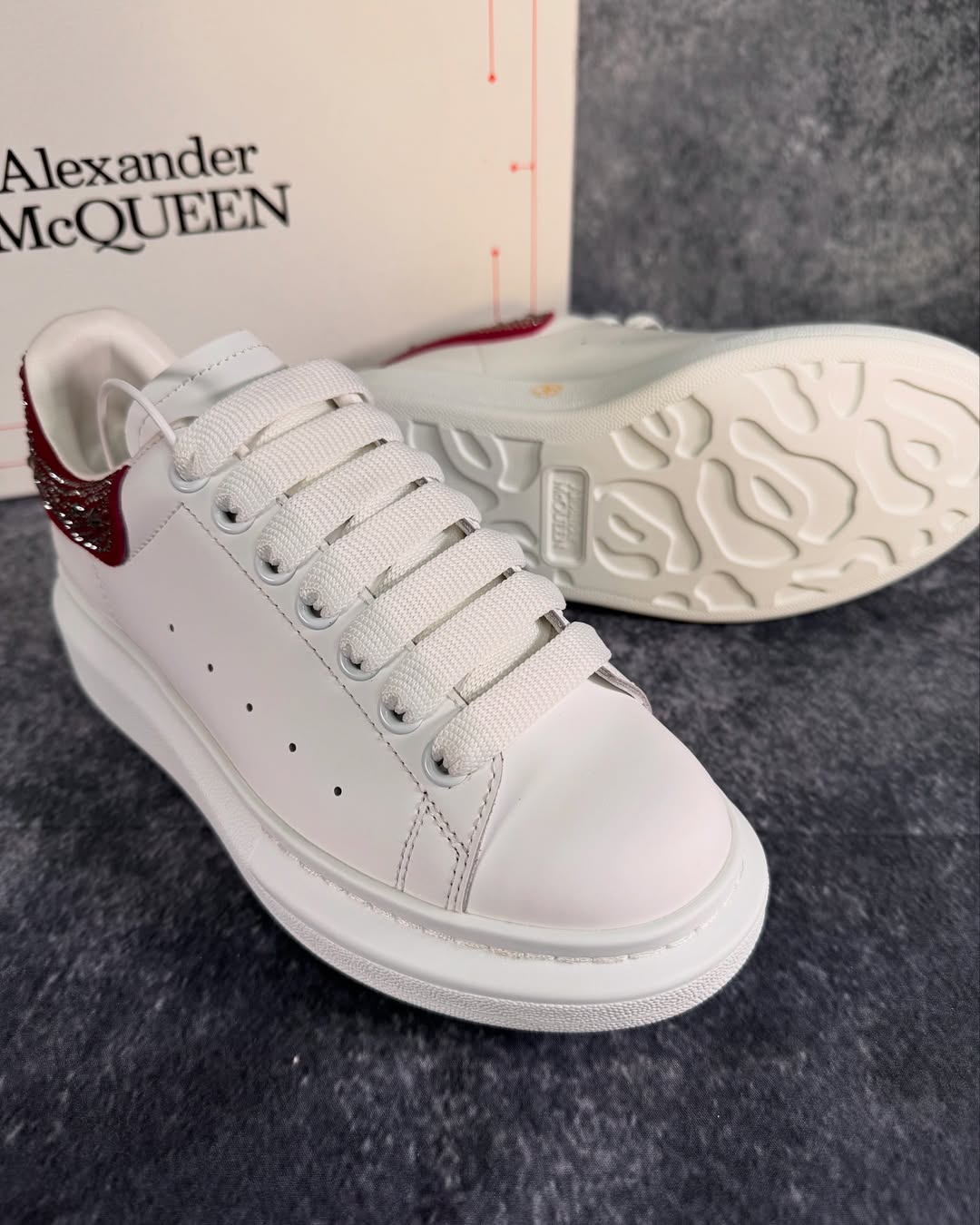 Alexander McQueen Sneakers Kırmızı Taşlı