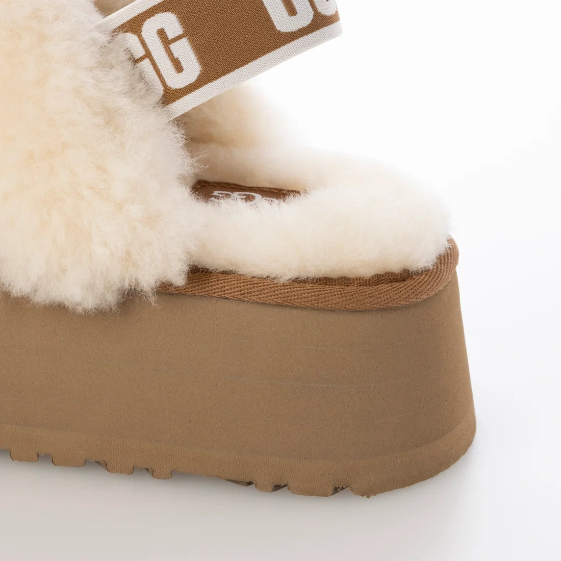 UGG Funkette Koyukahve Platform Sandalet