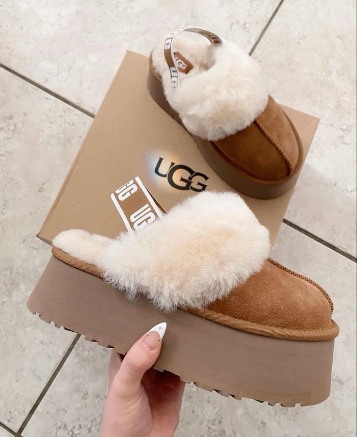 UGG Funkette Taba Platform Sandalet